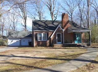 2505 Pinecroft Rd, Greensboro, NC 27407