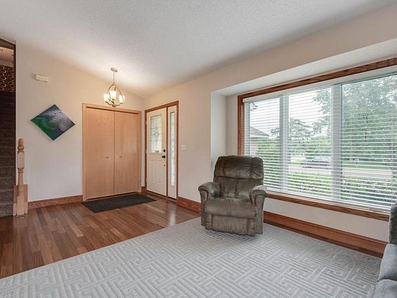 5th image of 4385 Lawndale Ln N
