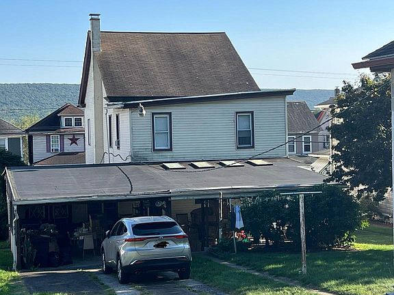 5th image of 1025 E Grand Ave