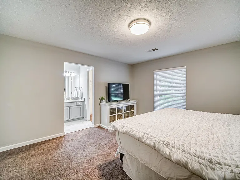 5126 Village Green Way — Photo 11