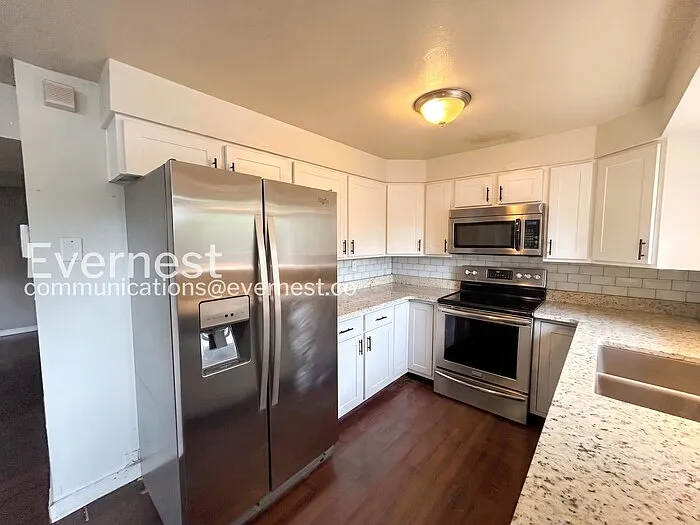 3 bed, 2.5 bath, 1653 sqft, $2,300 — Photo 4