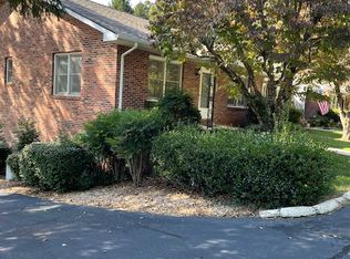 405 Hurst Cir, Franklin, NC 28734