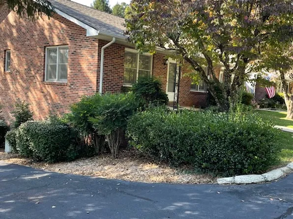 405 Hurst Cir, Franklin, NC 28734
