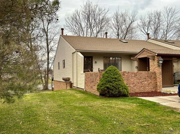 25720 Lexington Dr Unit 76-1, South Lyon, MI 48178