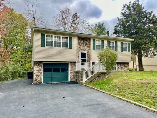121 Rimview Dr, Beckley, WV 25801