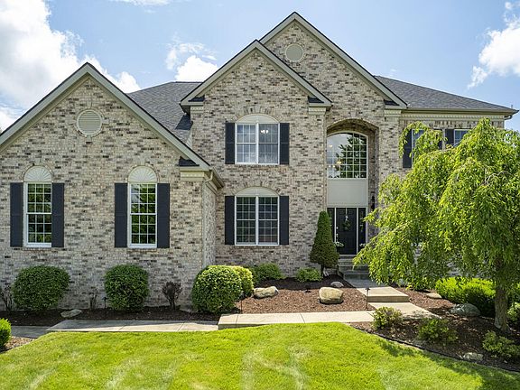 2nd image of 2919 Whispering Woods Dr
