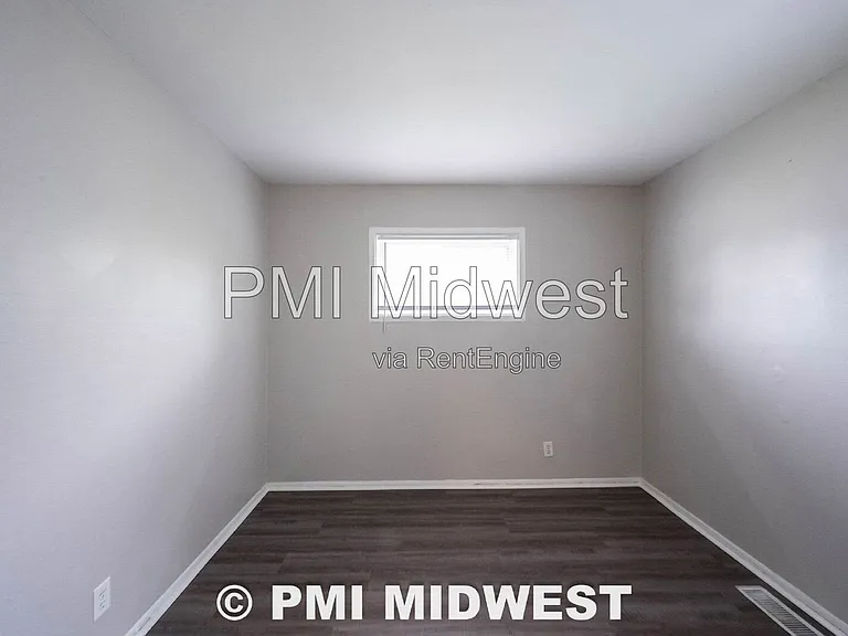 4939 Katherine Dr — Photo 19