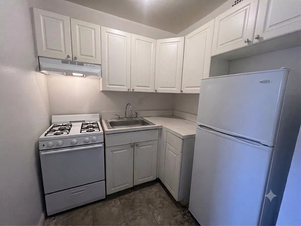 675 McLean Ave — Photo 3