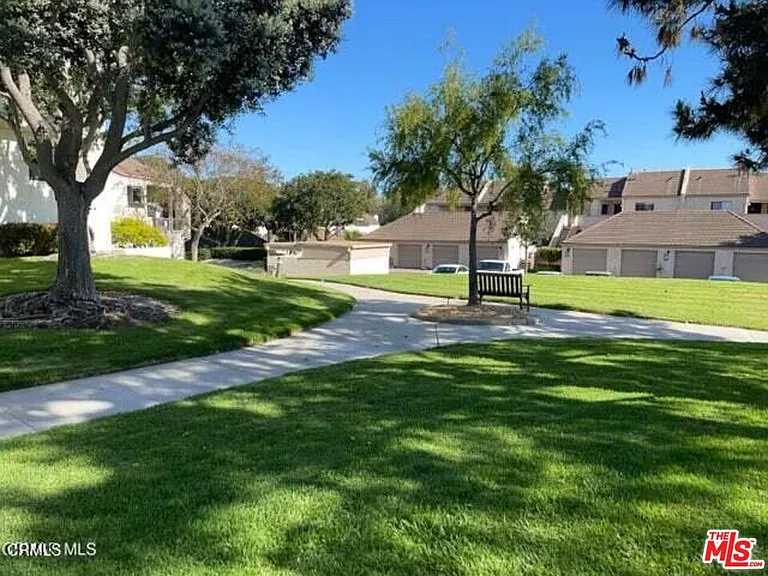 574 Island View Cir — Photo 28