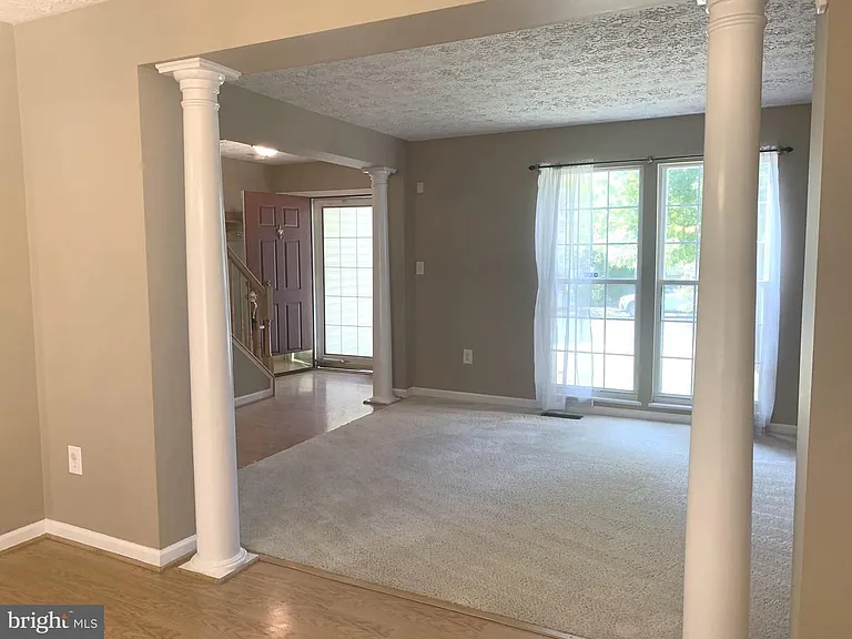 7931 Carriage Dr — Photo 6
