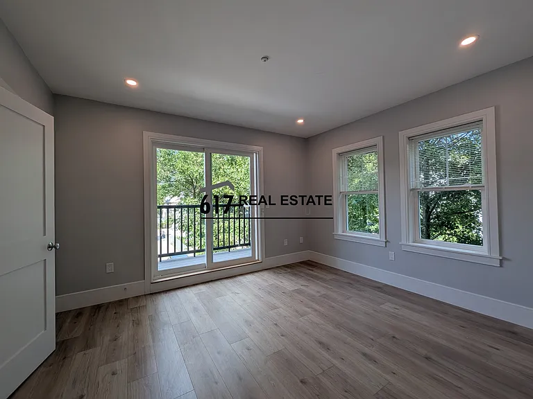 11 Holton St #3 — Photo 8
