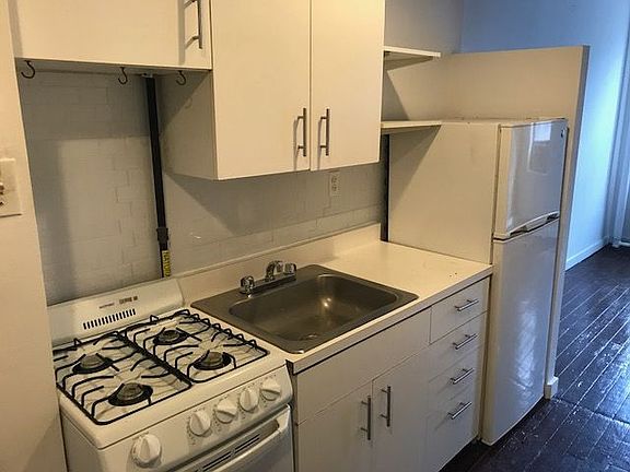 4th image of 223 E 10th St APT 17