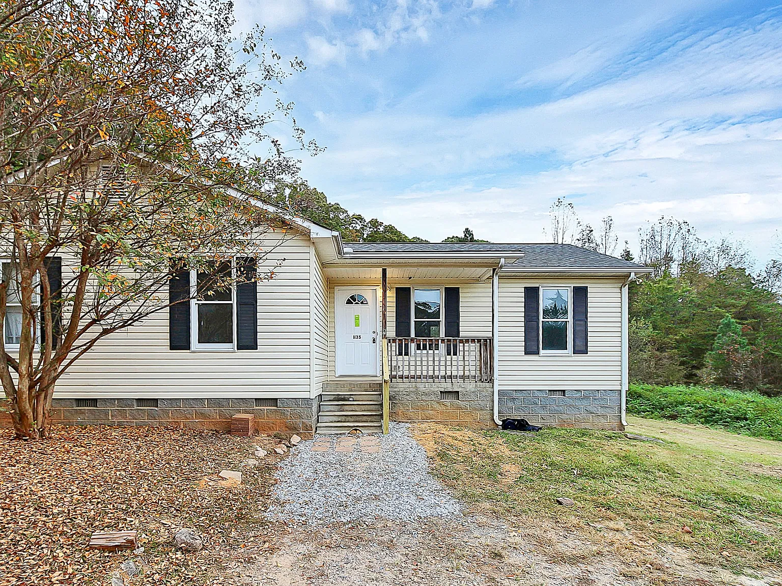 3 bed, 949 sqft, $1,400 — Photo 1