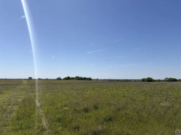8600 NW Jennings Rd #4, Topeka, KS 66618