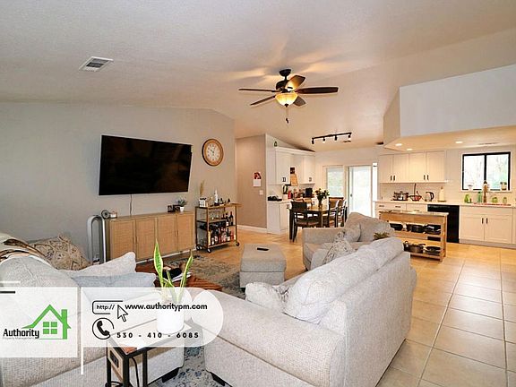 4th image of 705 Country Oak Dr