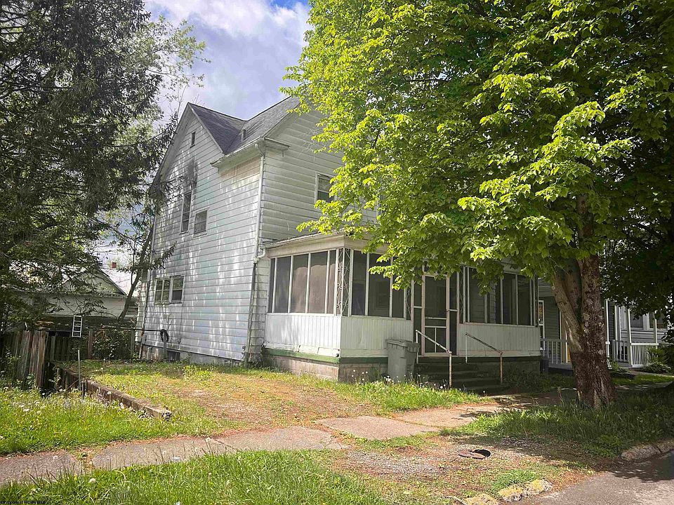 1st image of 208 1st St