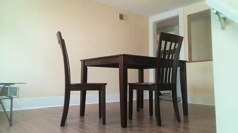 3 bed, 1.0 bath, 1114 sqft, $600 — Photo 3