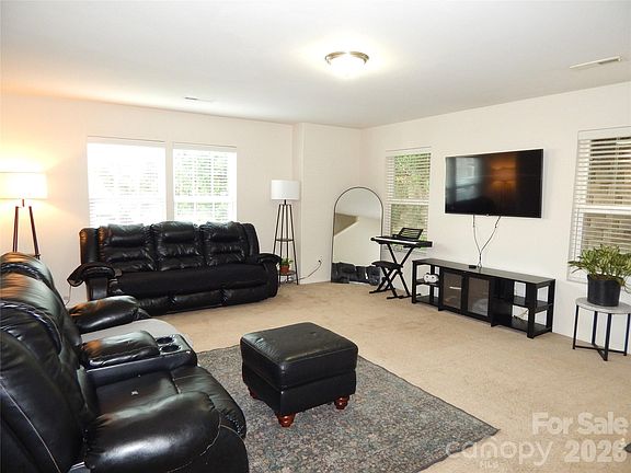 3rd image of 811 & 832 Chevelle Dr