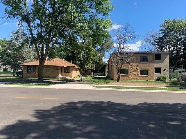 2nd image of 605 3rd St NE