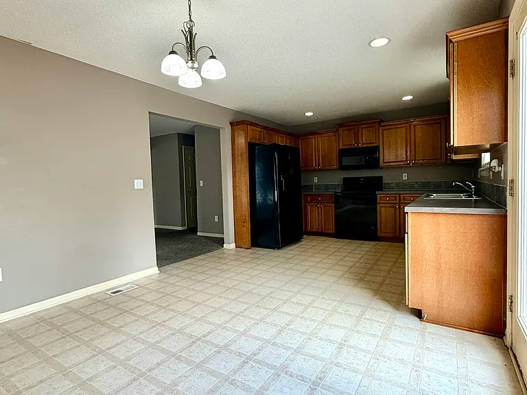224 N Hedge Ln — Photo 16