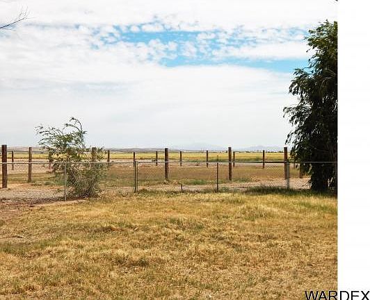 3rd image of 2075 E Willow Dr