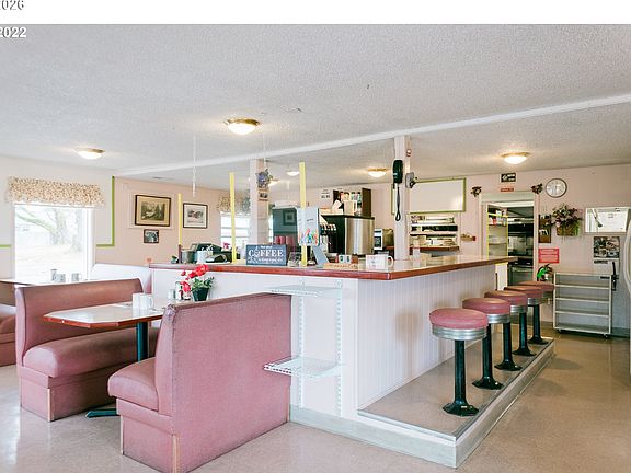 4th image of 4265 Main St