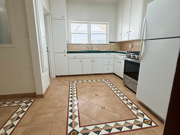 5th image of 15 Loma Ave #17