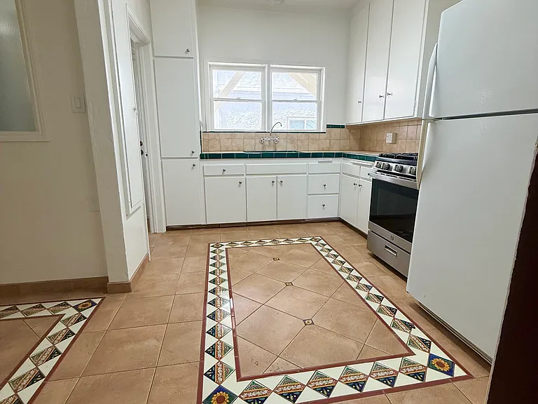 15 Loma Ave #17 — Photo 5