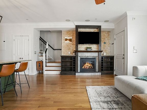 3rd image of 235 Gold St Unit 3