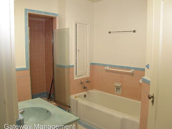 5th image of 644 Hearst Ave