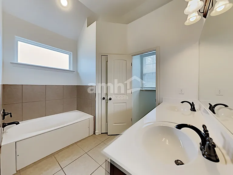 1050 Kentshire Cv — Photo 11