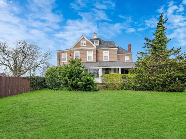 116 S Penataquit Avenue, Bay Shore, NY 11706