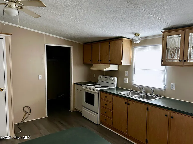 231 Church St — Photo 9