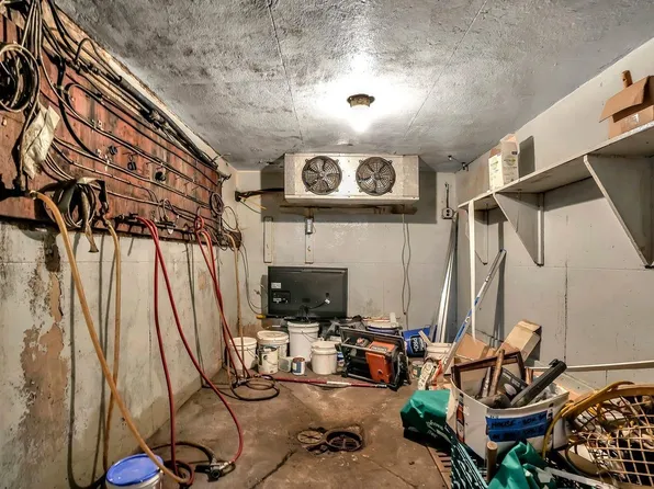 699 Elm Street image 10 of 39