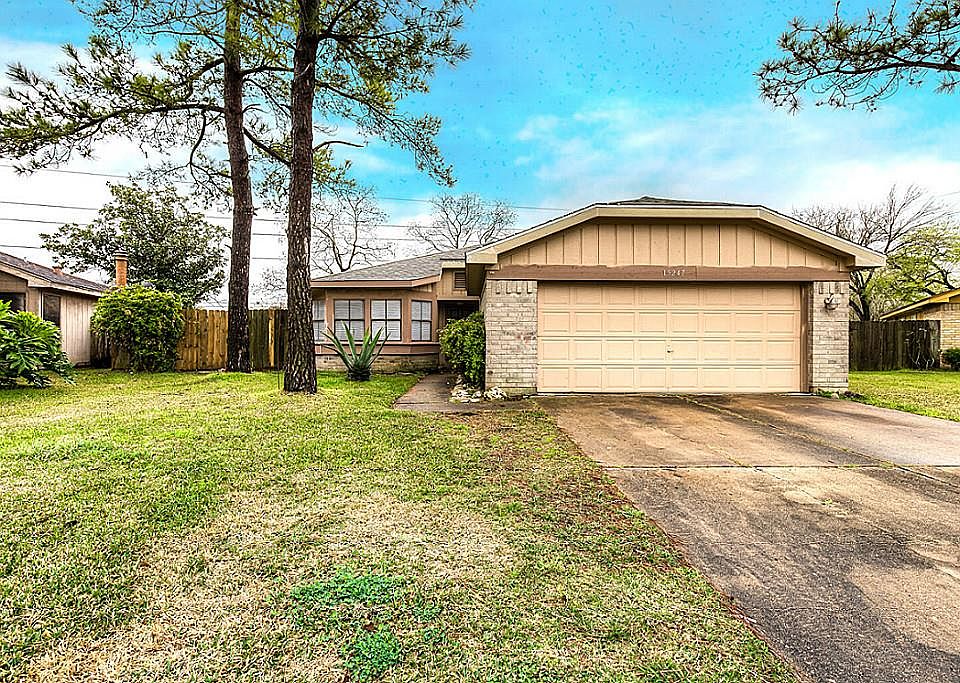 1st image of 15247 Loma Paseo Dr