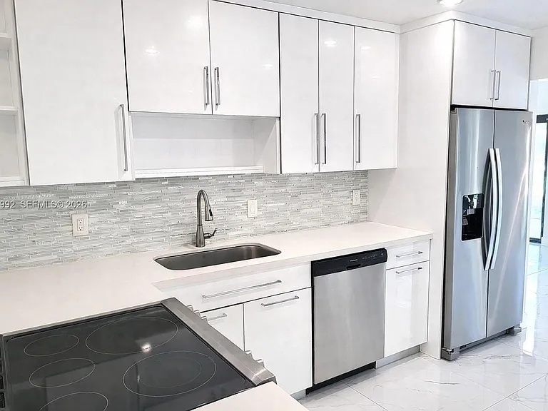 9723 N New River Canal Rd #416 — Photo 2