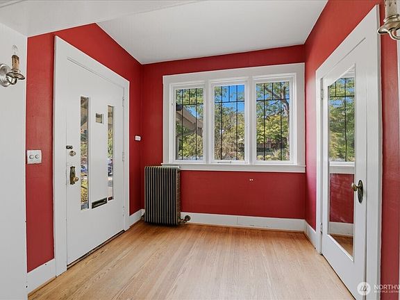 3rd image of 1532 5th Avenue W
