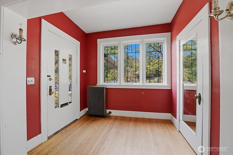 3rd image of 1532 5th Avenue W
