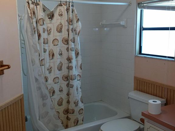 5th image of 1418 Gardenia Dr