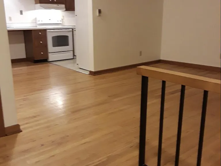 566 Clarence Ave — Photo 2