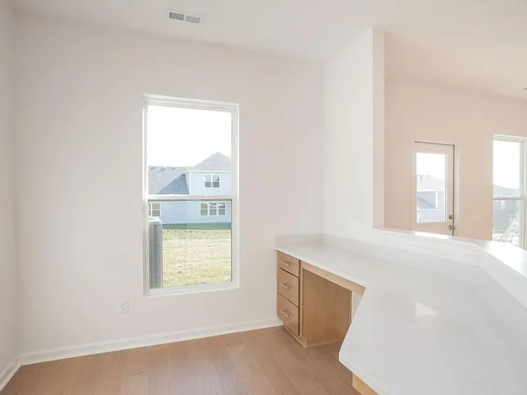3807 Lantern Ln — Photo 10