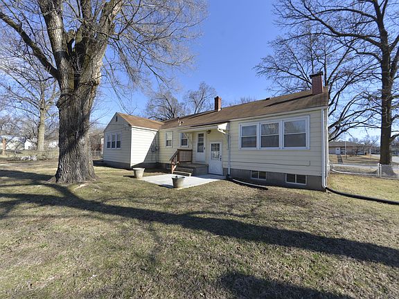 4th image of 1005 Hawthorn Ave