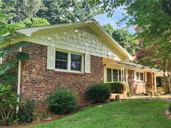 250 Robinhood Rd, North Wilkesboro, NC 28659