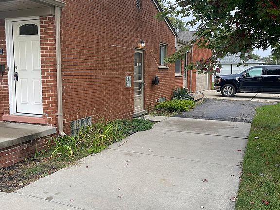 Side driveway