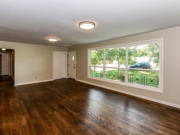 3rd image of 4019 Longwood Dr