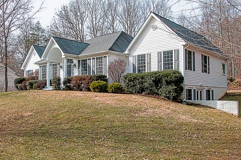 1st image of 3016 Somerset Dr