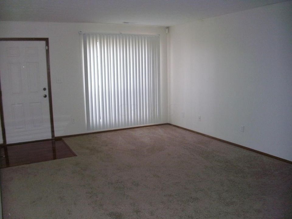1st image of 3749 Springwood Dr