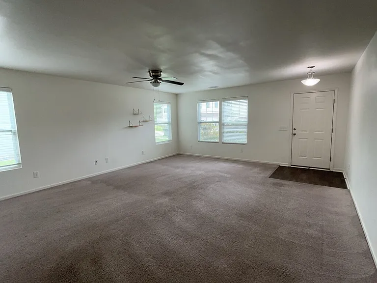 114 Rockingham Way — Photo 3