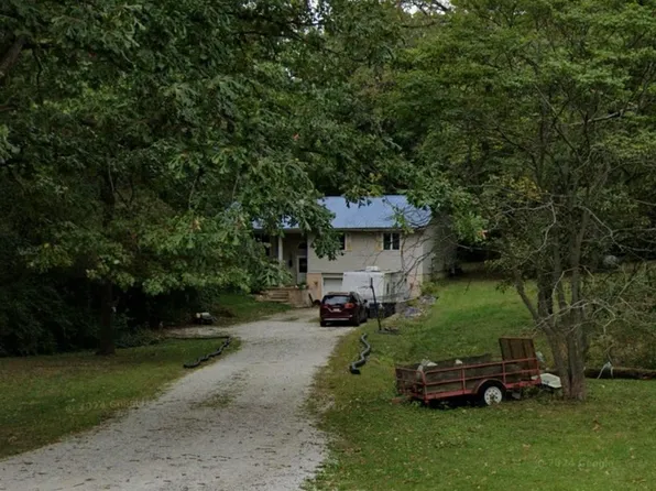 12275 Middle Creek Rd, Clinton, IL 61727