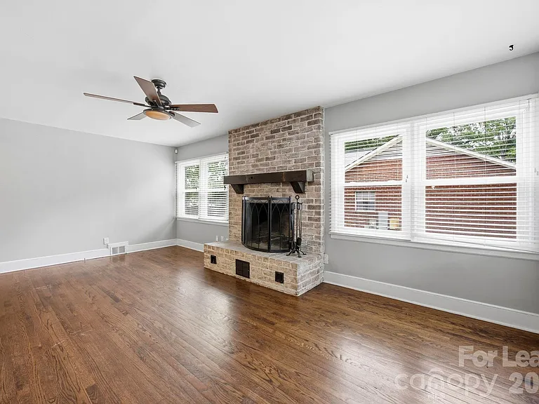 2727 Springway Dr — Photo 5